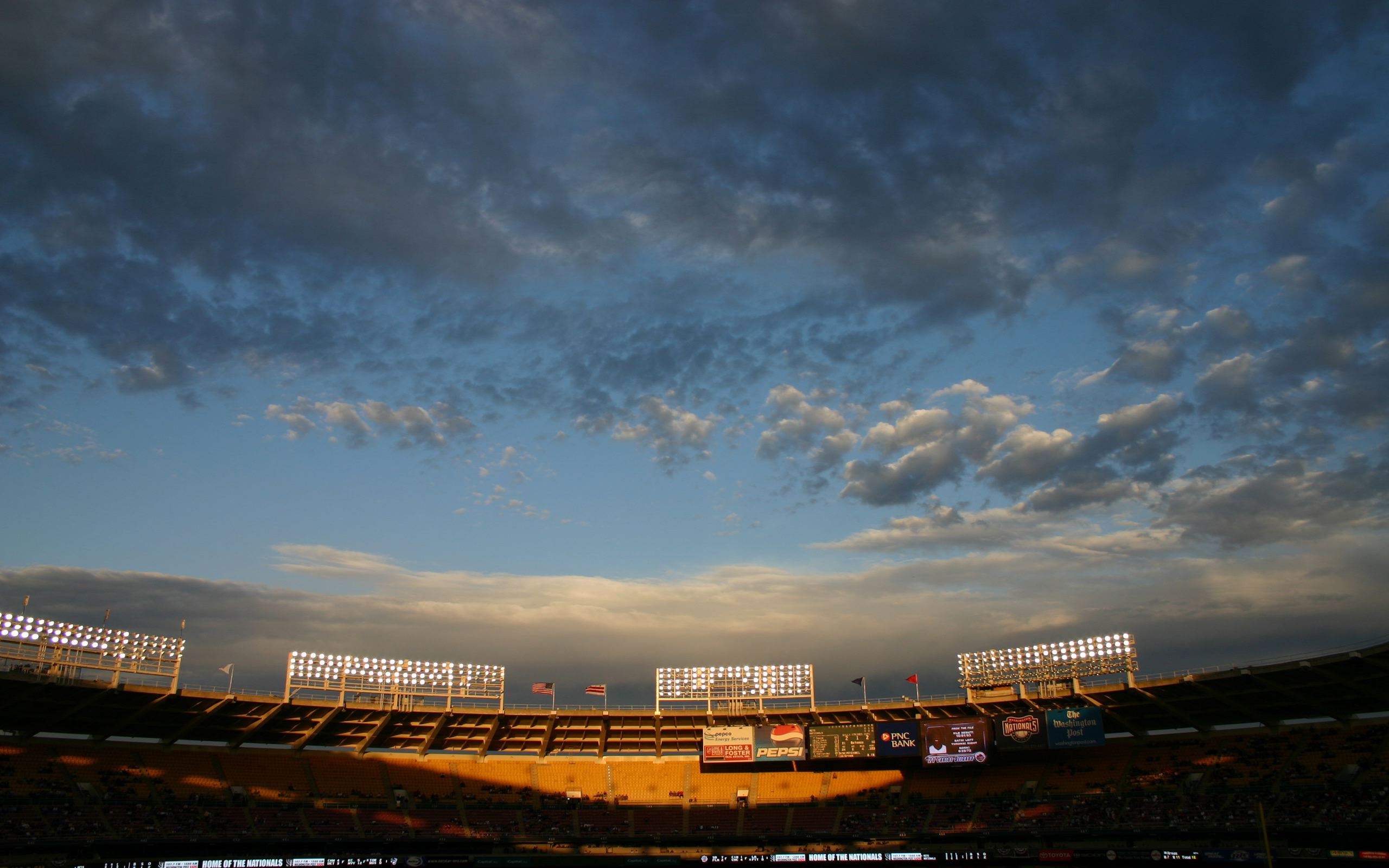 2017年申办时承诺决赛最高票仅1550美元，如今涨7倍有余，2017年总决赛完整高清录像回放